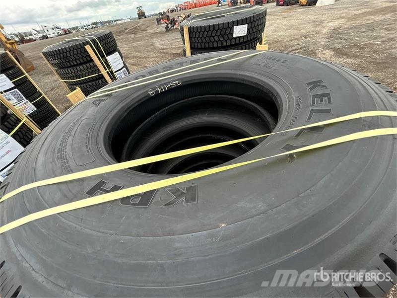  Quantity of (8) 11R22.5 Snow Traction Retread Tire Tyres, wheels and rims