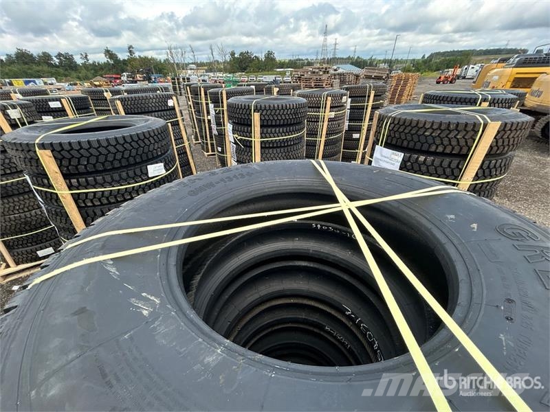  Quantity of (8) 11R22.5 Snow Traction Retread Tire Tyres, wheels and rims