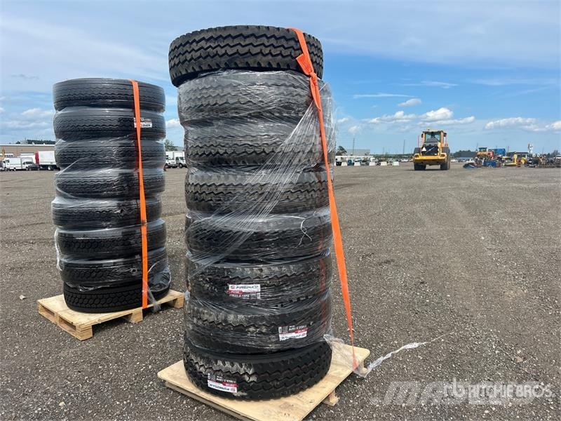 Quantity of (8) 11R22.5 All position Tires w/ Alum Banden, wielen en velgen