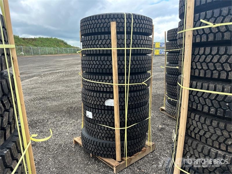  Quantity of (8) 11R22.5 Snow Traction Retread Tire Tyres, wheels and rims