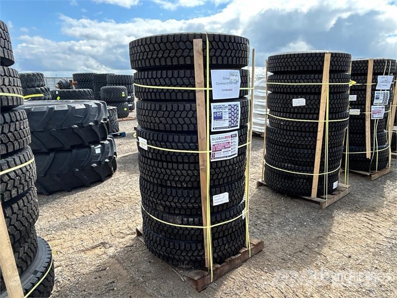  Quantity of (8) 11R22.5 Snow Traction Retread Tire Tyres, wheels and rims