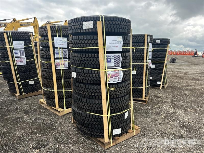  Quantity of (8) 11R22.5 Snow Traction Retread Tire Tyres, wheels and rims