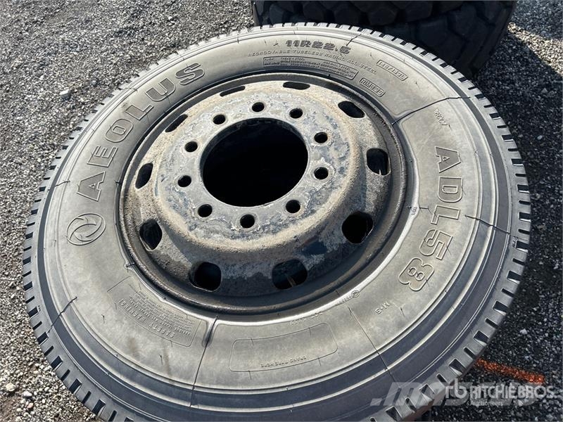 Quantity of (8) 11R22.5 Truck Tires Gume, kotači i naplatci