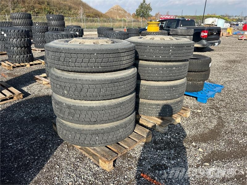 Quantity of (8) 11R22.5 Truck Tires Gume, kotači i naplatci