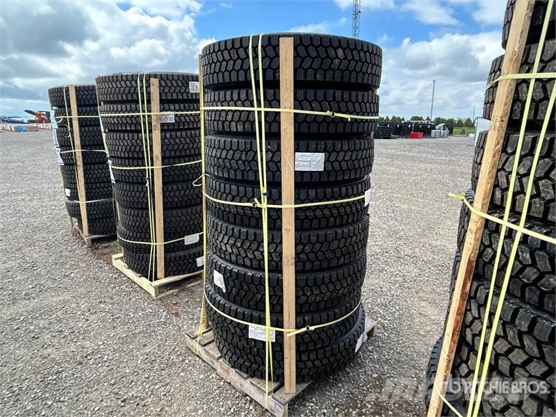 Quantity of (8) 11R22.5 Snow Traction Retread Tire Tyres, wheels and rims