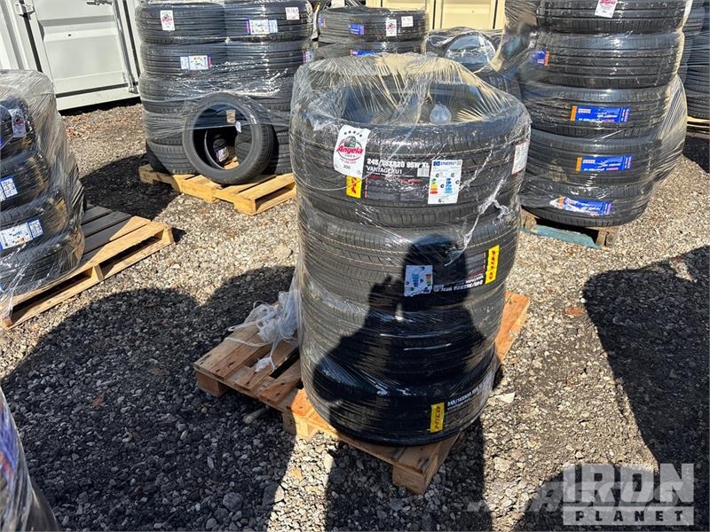 Quantity of (8) 245-35ZR-20 Tires (Unused) Gume, točkovi i felne