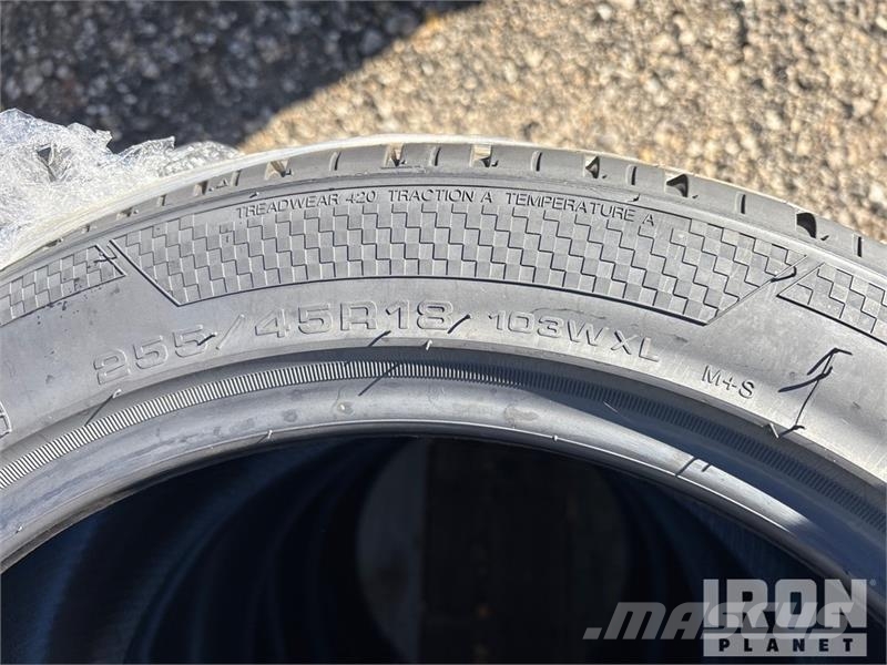 Quantity of (8) 255-70R-15 and 255-45R-18 Tires (U Gume, točkovi i felne