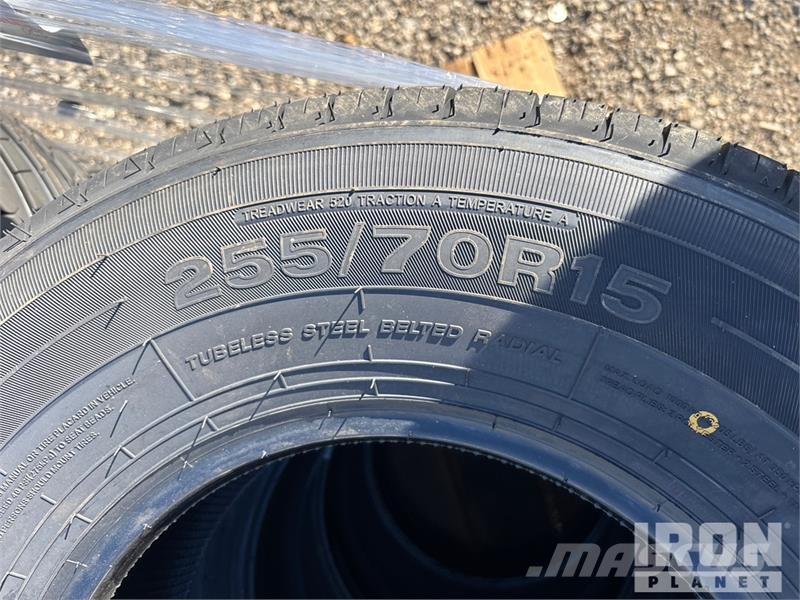 Quantity of (8) 255-70R-15 and 255-45R-18 Tires (U Gume, točkovi i felne