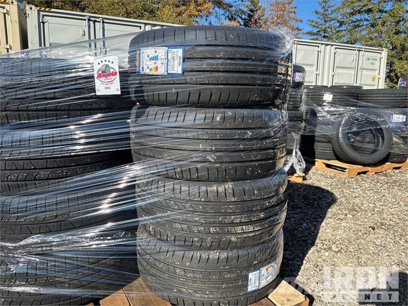 Quantity of (8) 255-70R-15 and 255-45R-18 Tires (U Gume, točkovi i felne