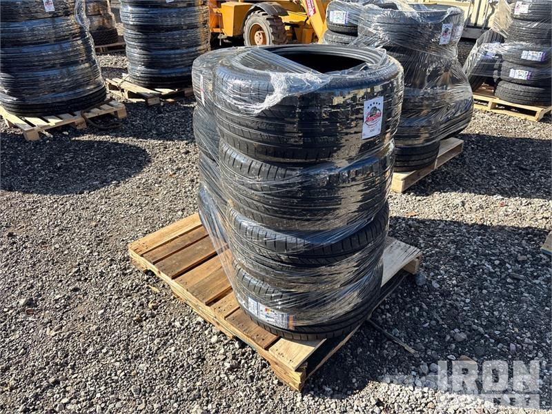 Quantity of (8) 255-70R-15 and 255-45R-18 Tires (U Gume, točkovi i felne