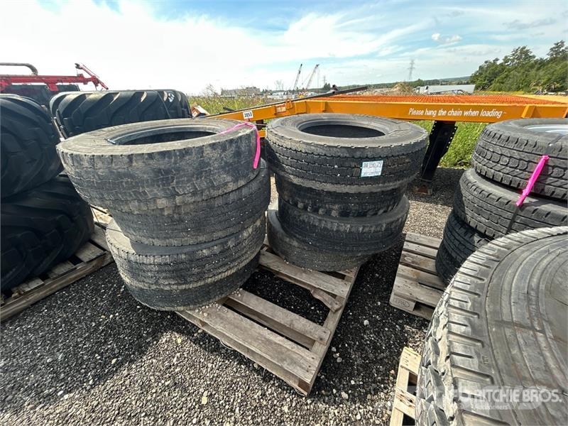 Quantity of (8) 275/80R22.5 Tires Tyres, wheels and rims