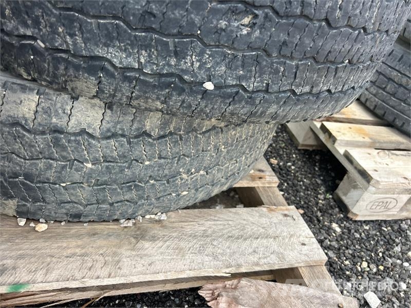 Quantity of (8) 275/80R22.5 Tires Tyres, wheels and rims
