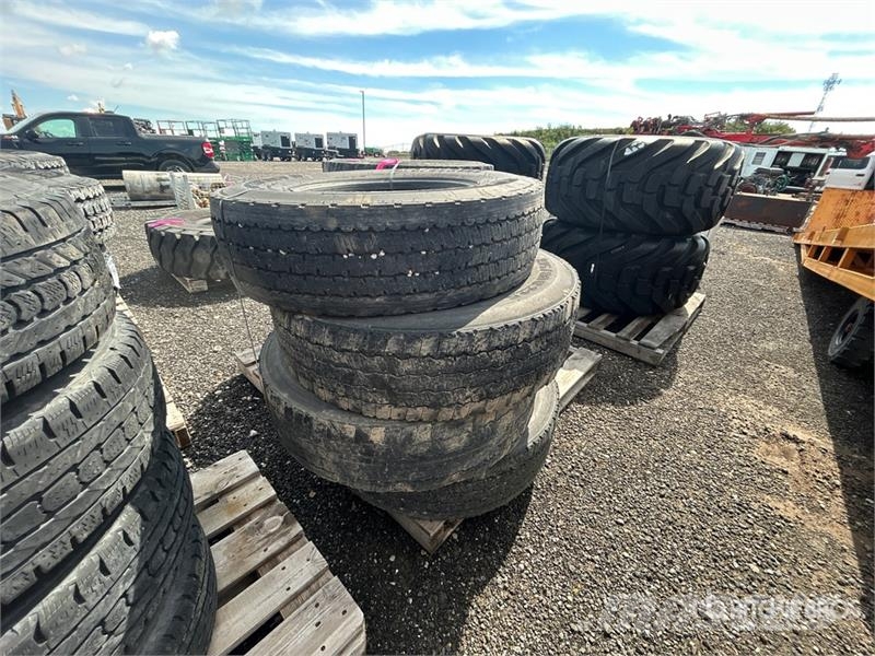 Quantity of (8) 275/80R22.5 Tires Tyres, wheels and rims