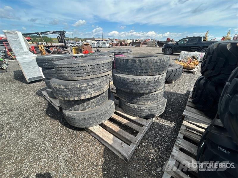Quantity of (8) 275/80R22.5 Tires Tyres, wheels and rims