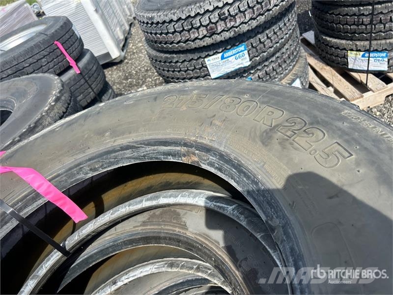 Quantity of (8) 275/80R22.5 Tires Tyres, wheels and rims