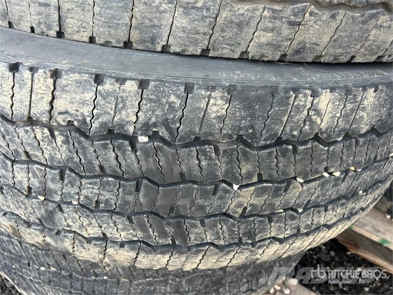 Quantity of (8) 275/80R22.5 Tires Tyres, wheels and rims