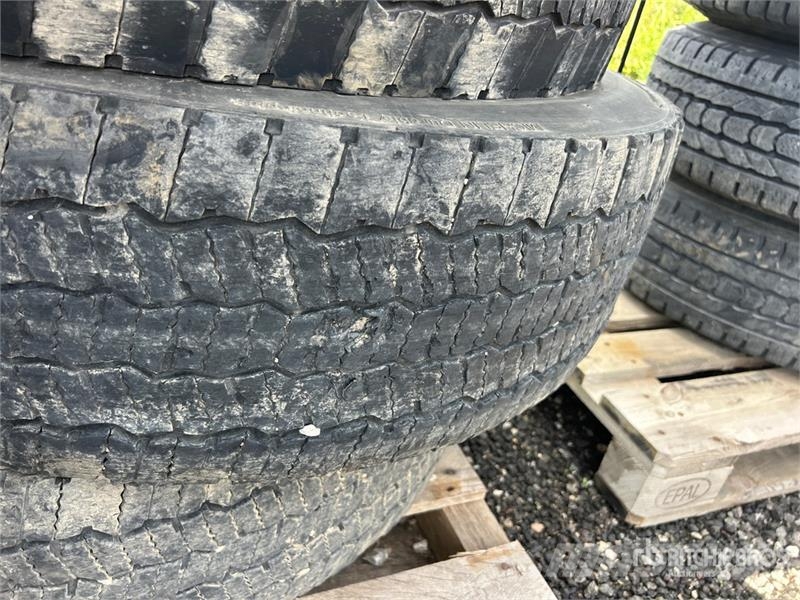 Quantity of (8) 275/80R22.5 Tires Tyres, wheels and rims