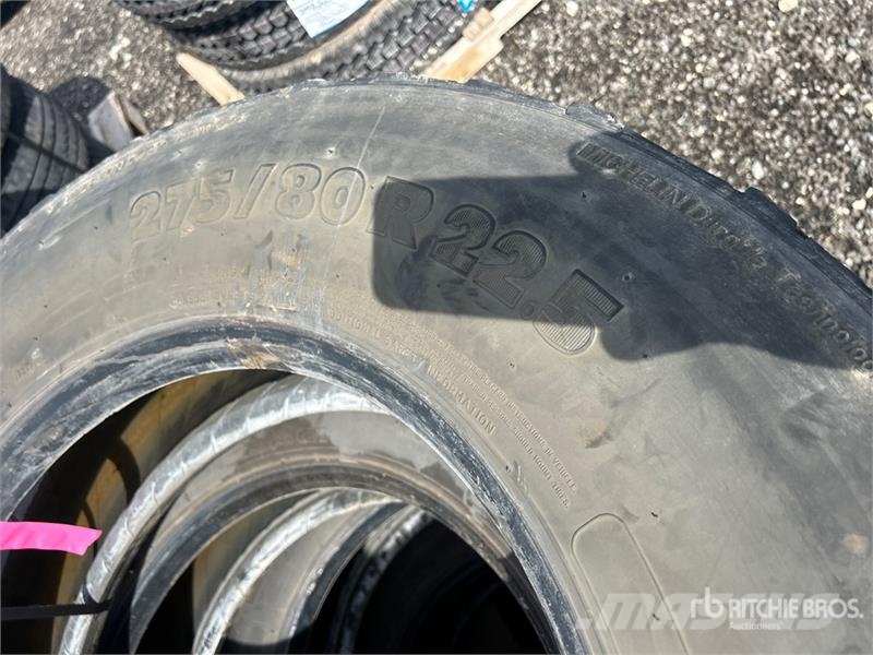 Quantity of (8) 275/80R22.5 Tires Tyres, wheels and rims