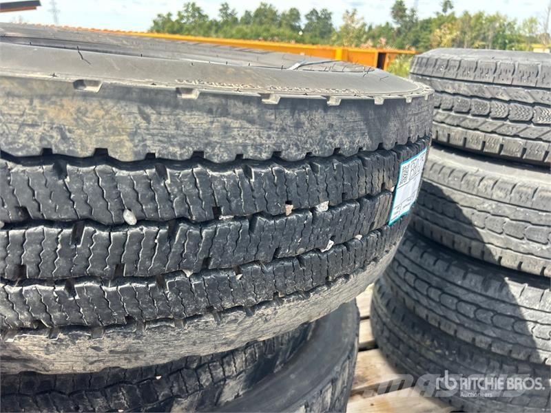 Quantity of (8) 275/80R22.5 Tires Tyres, wheels and rims