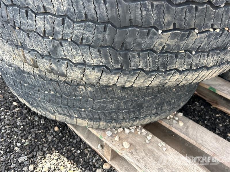 Quantity of (8) 275/80R22.5 Tires Tyres, wheels and rims
