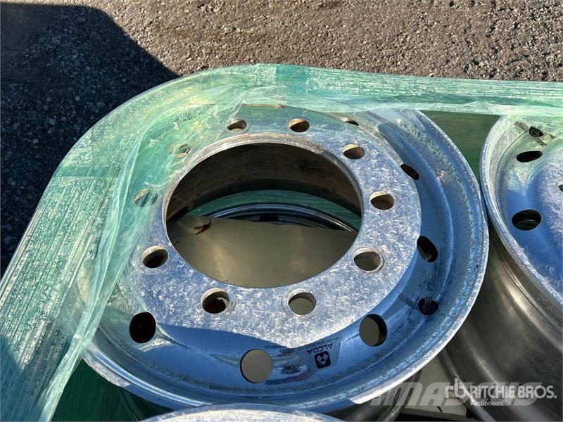  Quantity of (8) Alcoa Truck Wheels 轮胎、车轮、轮圈