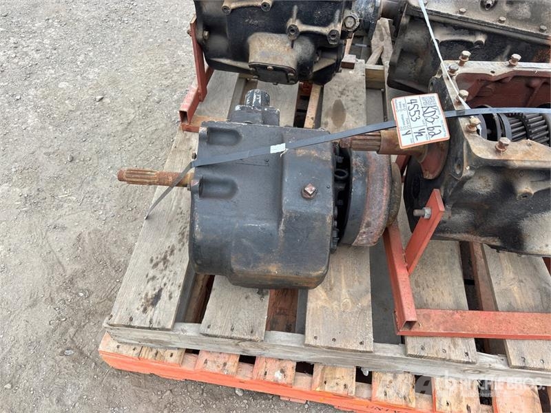 Quantity of (8) Assorted Transfer Case (Inoperable Andre komponenter