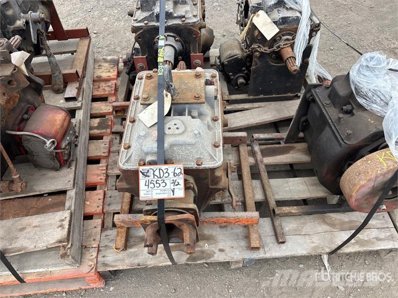 Quantity of (8) Assorted Transfer Case (Inoperable Andre komponenter