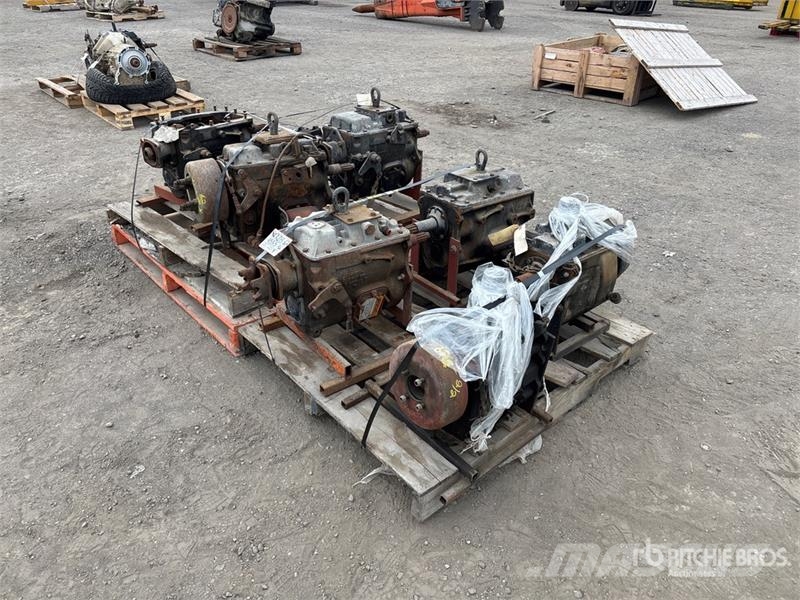 Quantity of (8) Assorted Transfer Case (Inoperable Andre komponenter