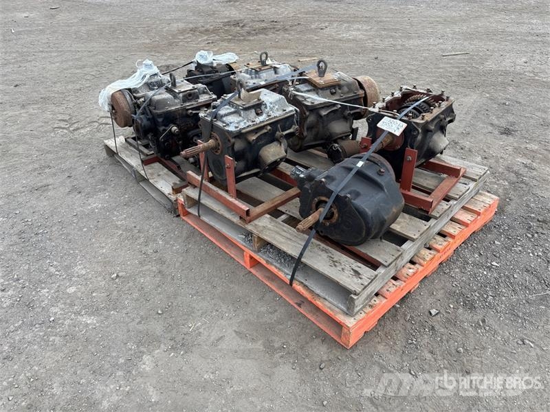 Quantity of (8) Assorted Transfer Case (Inoperable Andre komponenter