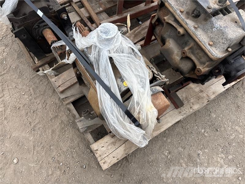 Quantity of (8) Assorted Transfer Case (Inoperable Andre komponenter
