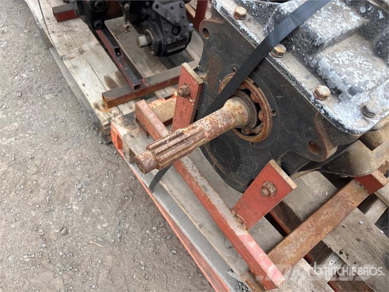Quantity of (8) Assorted Transfer Case (Inoperable Andre komponenter