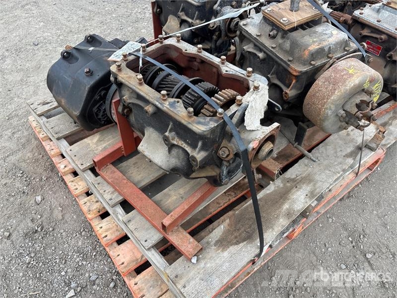 Quantity of (8) Assorted Transfer Case (Inoperable Andre komponenter
