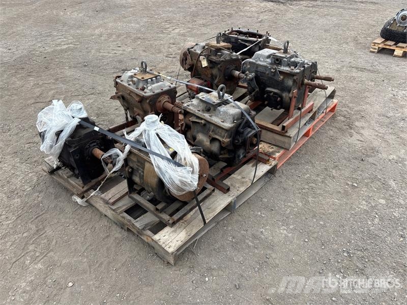 Quantity of (8) Assorted Transfer Case (Inoperable Andre komponenter