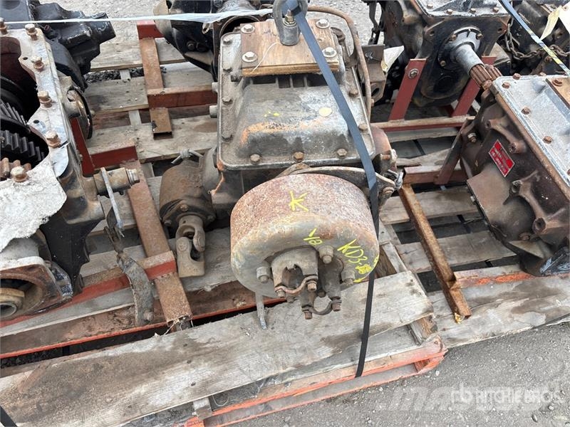 Quantity of (8) Assorted Transfer Case (Inoperable Andre komponenter