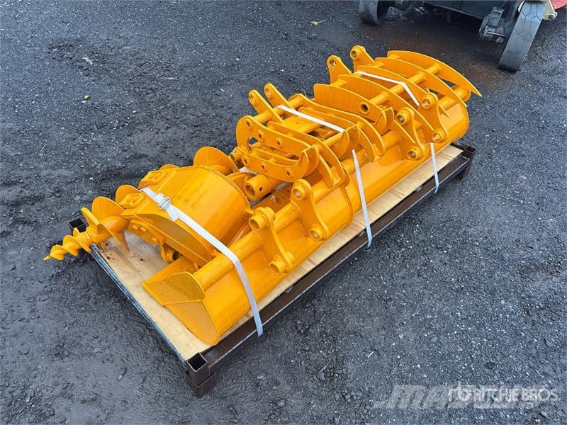  Quantity of (8)  GIYI Cat 301 GYA-8 Mini Excavator Otros componentes