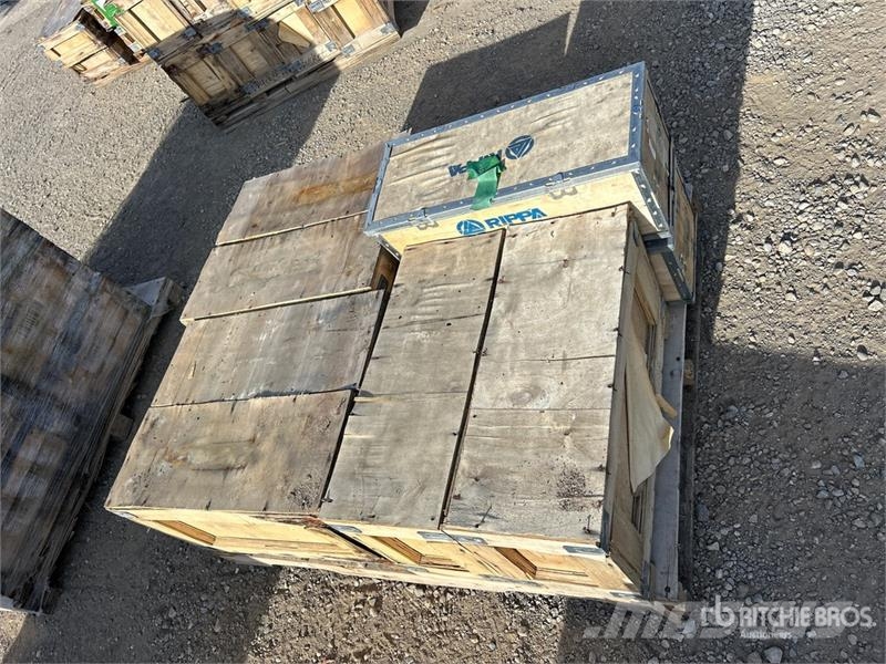 Quantity of (8) Machpro Hydraulic Thumb Hydraulic Godet