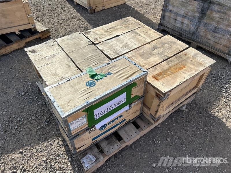 Quantity of (8) Machpro Hydraulic Thumb Hydraulic Godet