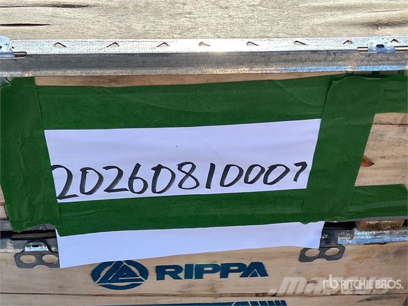 Quantity of (8) Machpro Hydraulic Thumb Hydraulic Godet