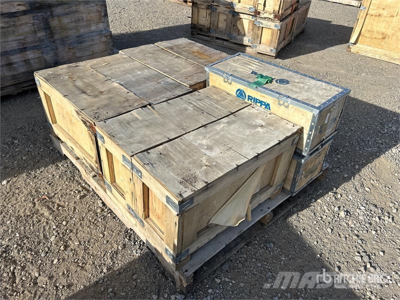 Quantity of (8) Machpro Hydraulic Thumb Hydraulic Godet