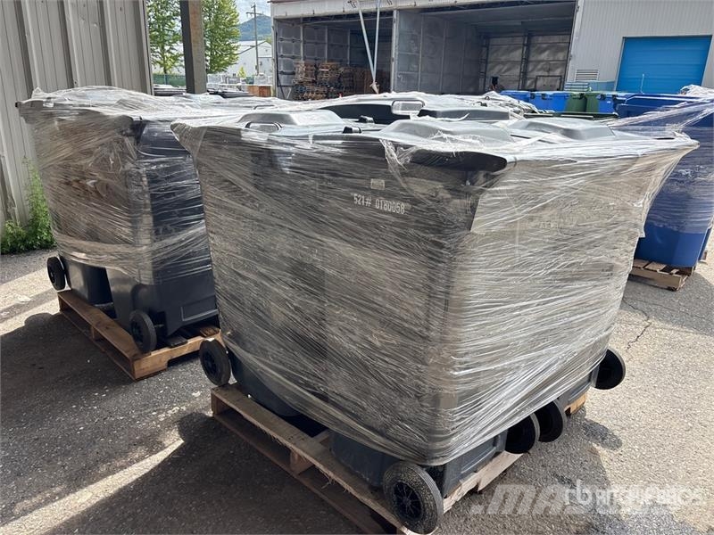 Quantity of (8) Plastic Garbage Bins Drugi deli