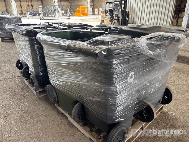 Quantity of (8) Plastic Garbage Bins Drugi deli