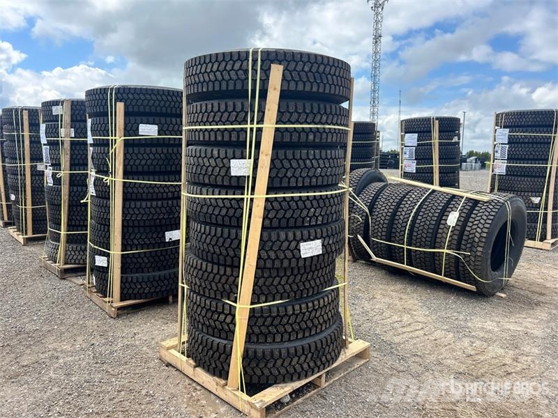 Quantity of (8) Snow Traction Retread 11R22.5 Tire Tyres, wheels and rims