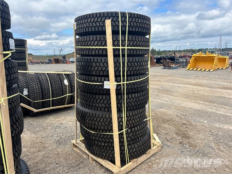  Quantity of (8) Snow Traction Retread 11R22.5 Tire Tyres, wheels and rims