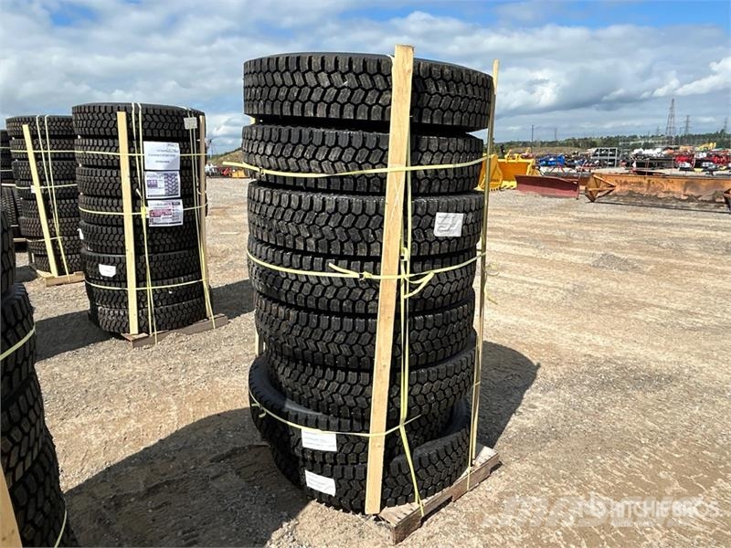 Quantity of (8) Snow Traction Retread 11R22.5 Tire Tyres, wheels and rims
