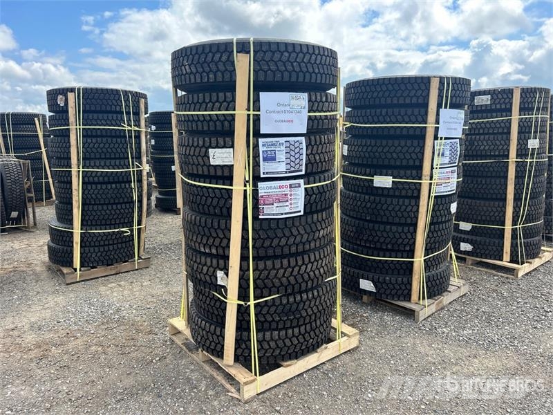Quantity of (8) Snow Traction Retread 11R22.5 Tire Pneumatici, ruote e cerchioni
