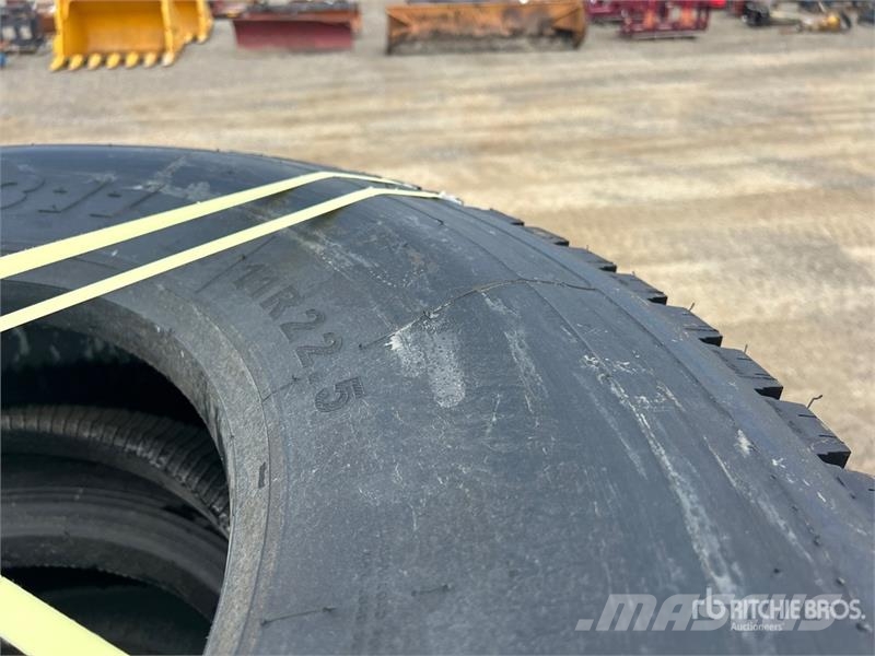  Quantity of (8) Snow Traction Retread 11R22.5 Tire Tyres, wheels and rims