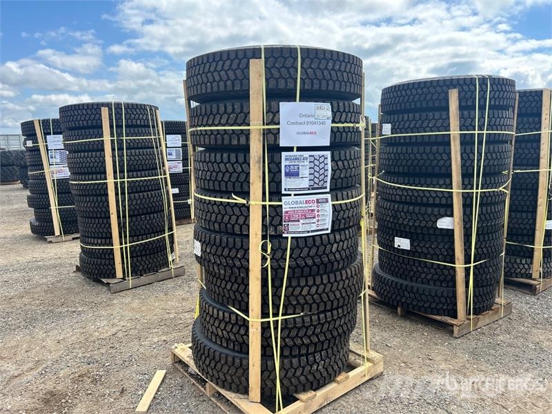 Quantity of (8) Snow Traction Retread 11R22.5 Tire Tyres, wheels and rims