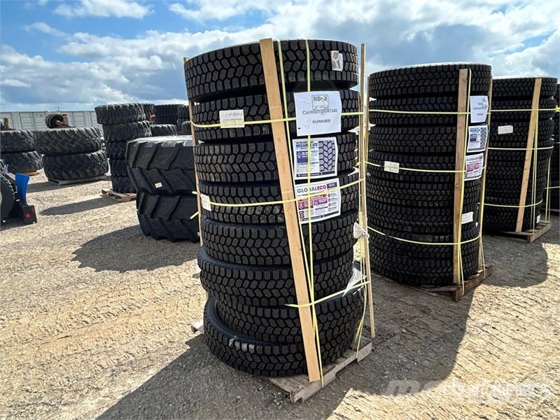 Quantity of (8) Snow Traction Retread 11R22.5 Tire Tyres, wheels and rims