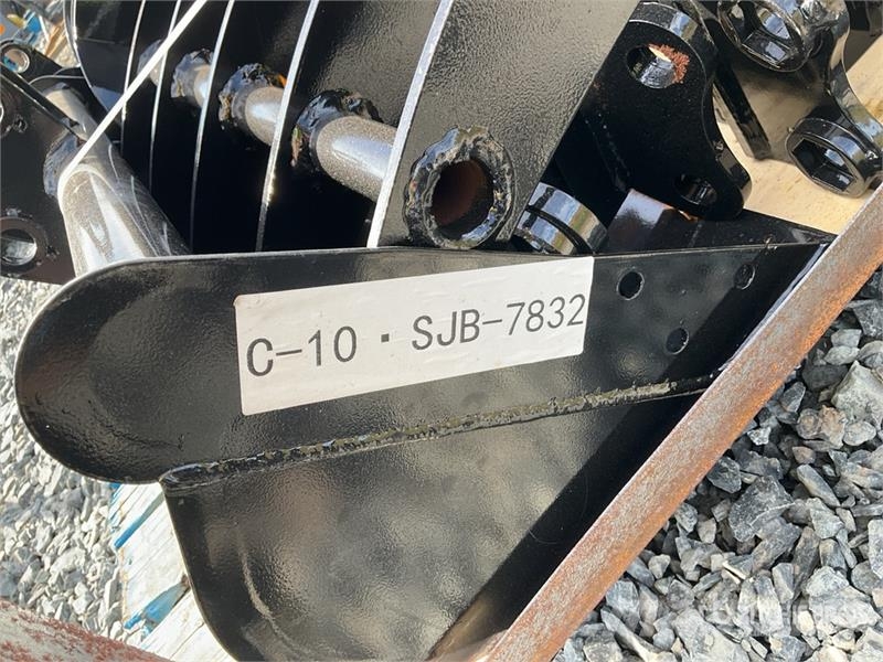 Quantity of (8) VICSEC VCA-8 Mini Excavator Attac Drugi deli