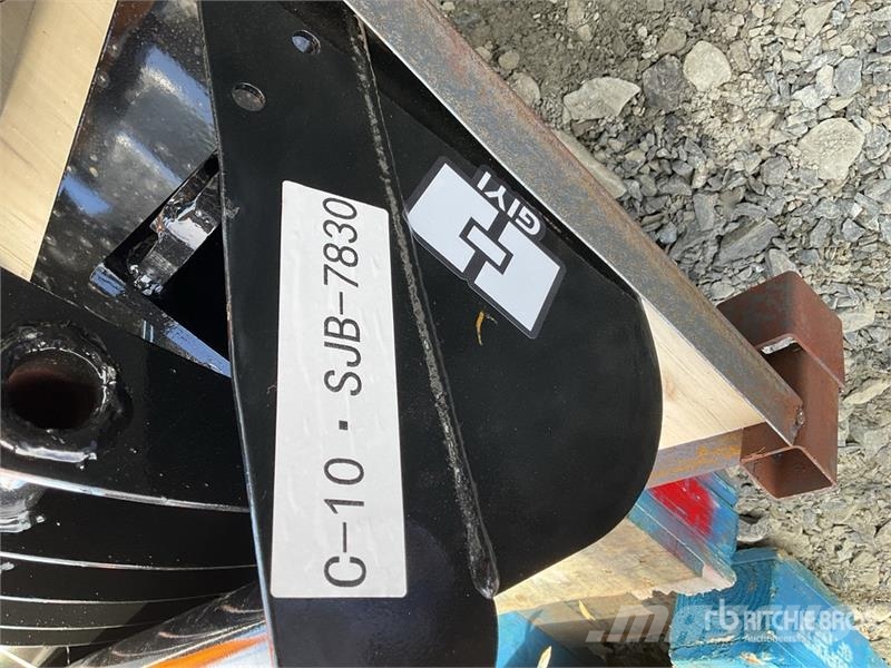 Quantity of (8) VICSEC VCA-8 Mini Excavator Attac Drugi deli